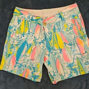 Size 4 Lilly Pulitzer Jayne Shorts. Beach & Bae Print. 7" Inseam.  Pristine.
